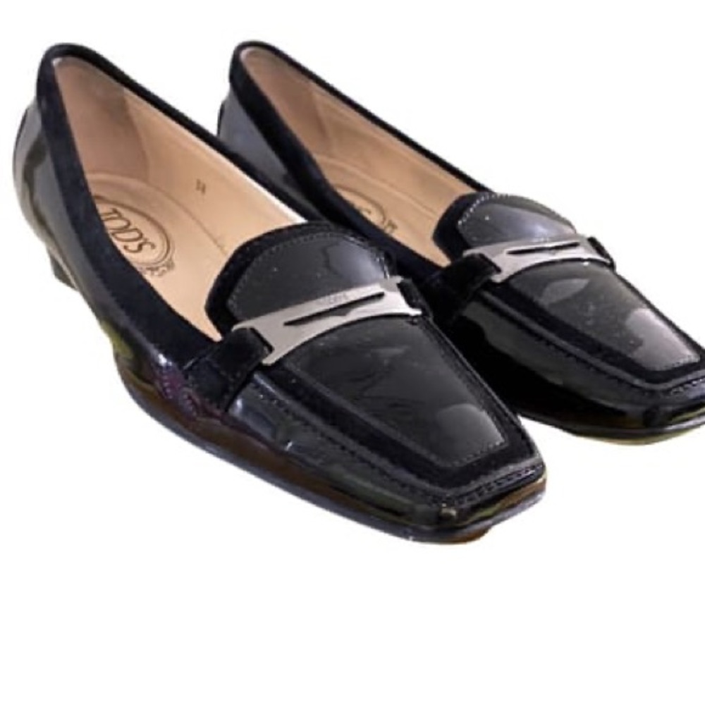 Tod's
Patent leather flats